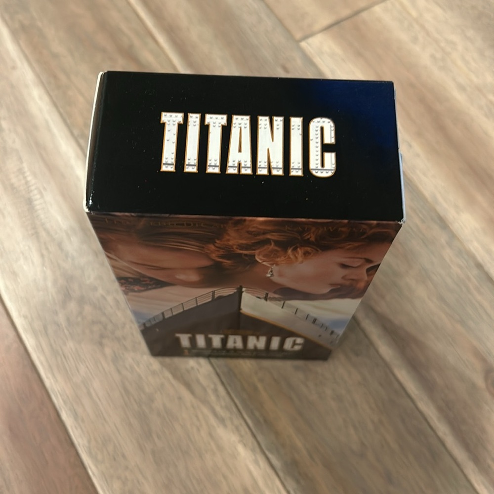 Titanic VHS Set - Picture 5 of 8